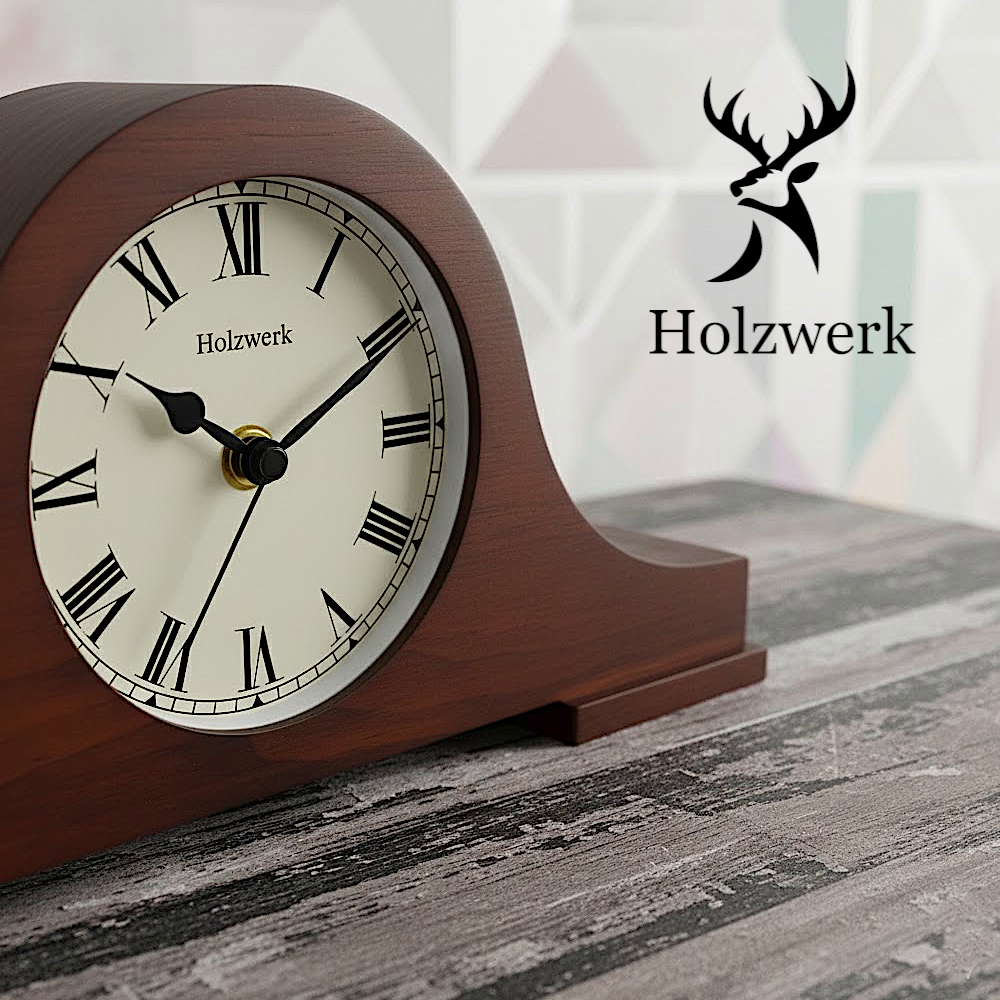 Holzwerk BRAUBACH Retro-Tischuhr aus dunklem Walnussholz mit cremeweißem Zifferblatt und römischen Ziffern Detailansicht mit Logo