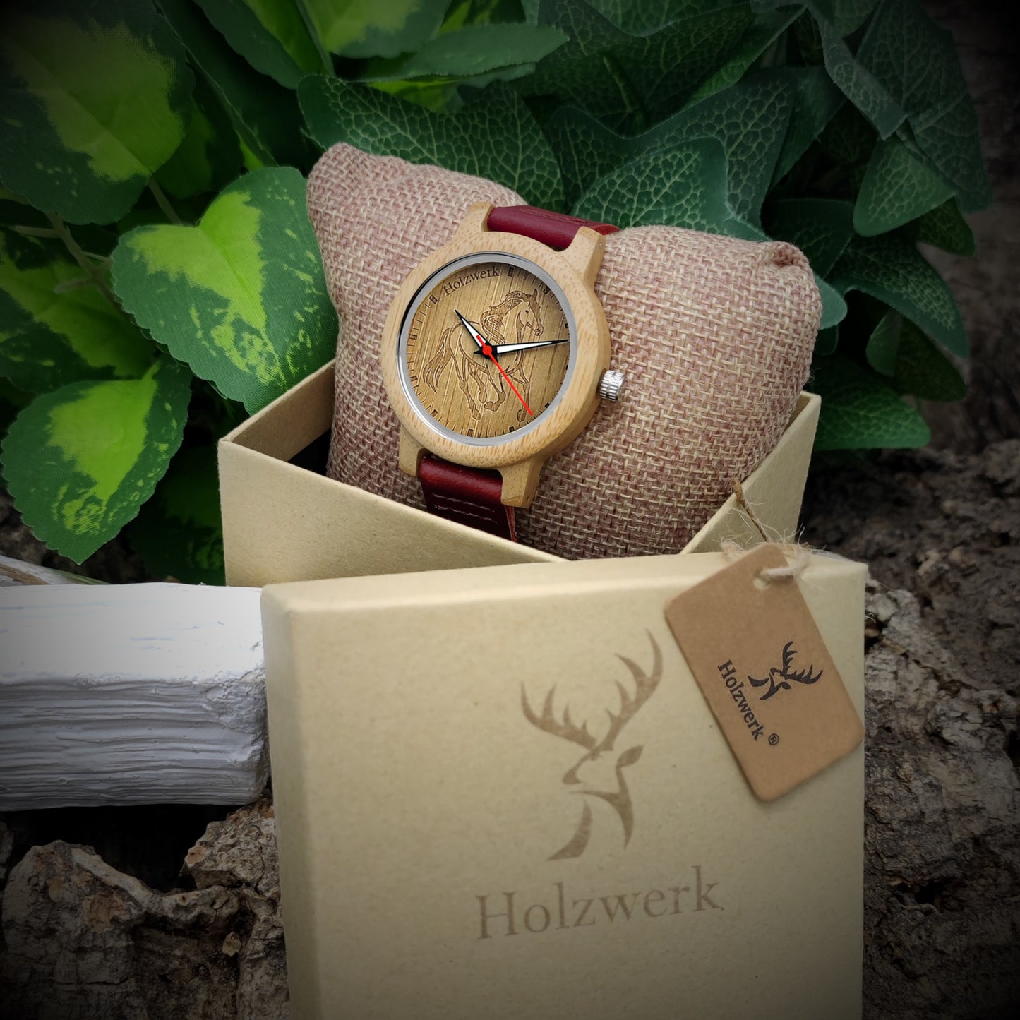 Holzwerk LIL TORI RED kleine Kinderuhr mit beigem Ziffernblatt, Pferd-Motiv und rotem Lederarmband, in Holzwerk Uhrenbox