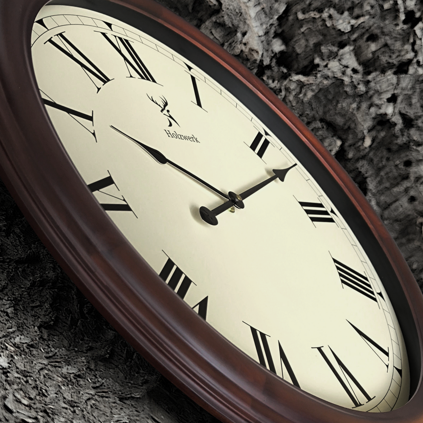 Holzwerk LEBACH 60 cm Vintage Quarz-Wanduhr mit Seitenansicht links und römischen Ziffern