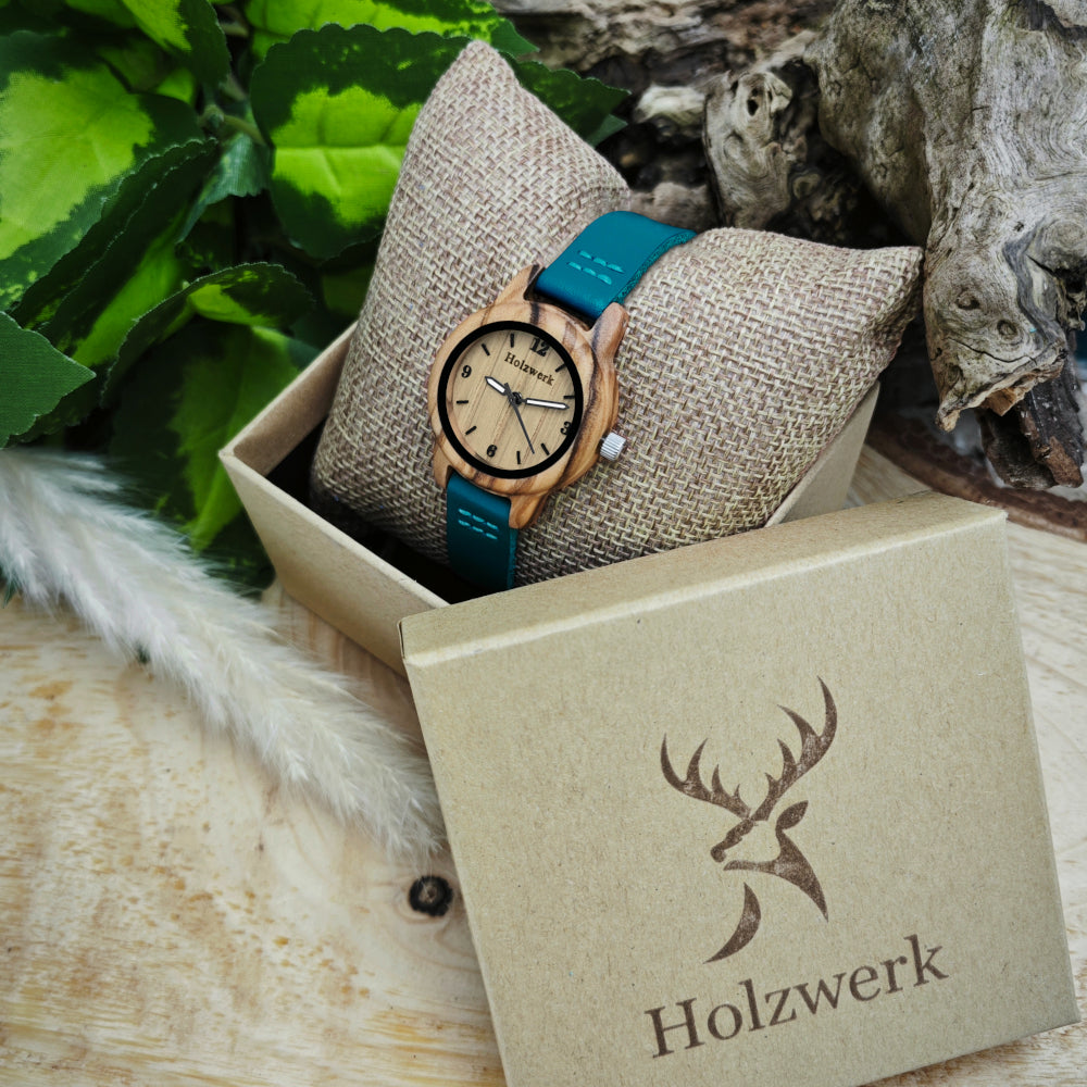 Holzwerk CLARA BLUE kleine Damen und Kinder Holz Uhr mit Leder Armband in türkis blau in Holzwerk Verpackung
