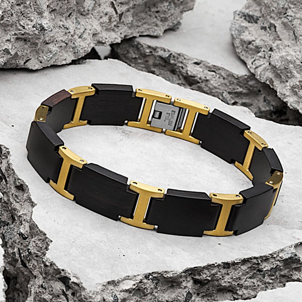 Holzwerk AUENSEE Armband aus Ebonyholz und Edelstahl in Gold und Schwarz am Handgelenk getragen
