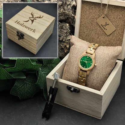 Holzwerk STREHLA Damen Quarz-Armbanduhr aus Olivenholz mit grün-goldenem Zifferblatt, Detailansicht der Holzwerk Verpackung