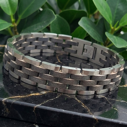 Holzwerk EDERSEE silber-graues Holz Armband aus Olivenholz und Edelstahl mit Gliederkonstruktion, Ansicht der Rückseite
