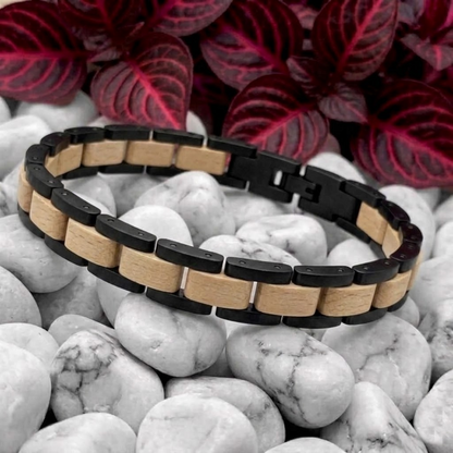 Holzwerk EMMSEE schwarz-beiges Holz Armband aus Olivenholz und Edelstahl mit Gliederkonstruktion Schrägansicht auf Stein