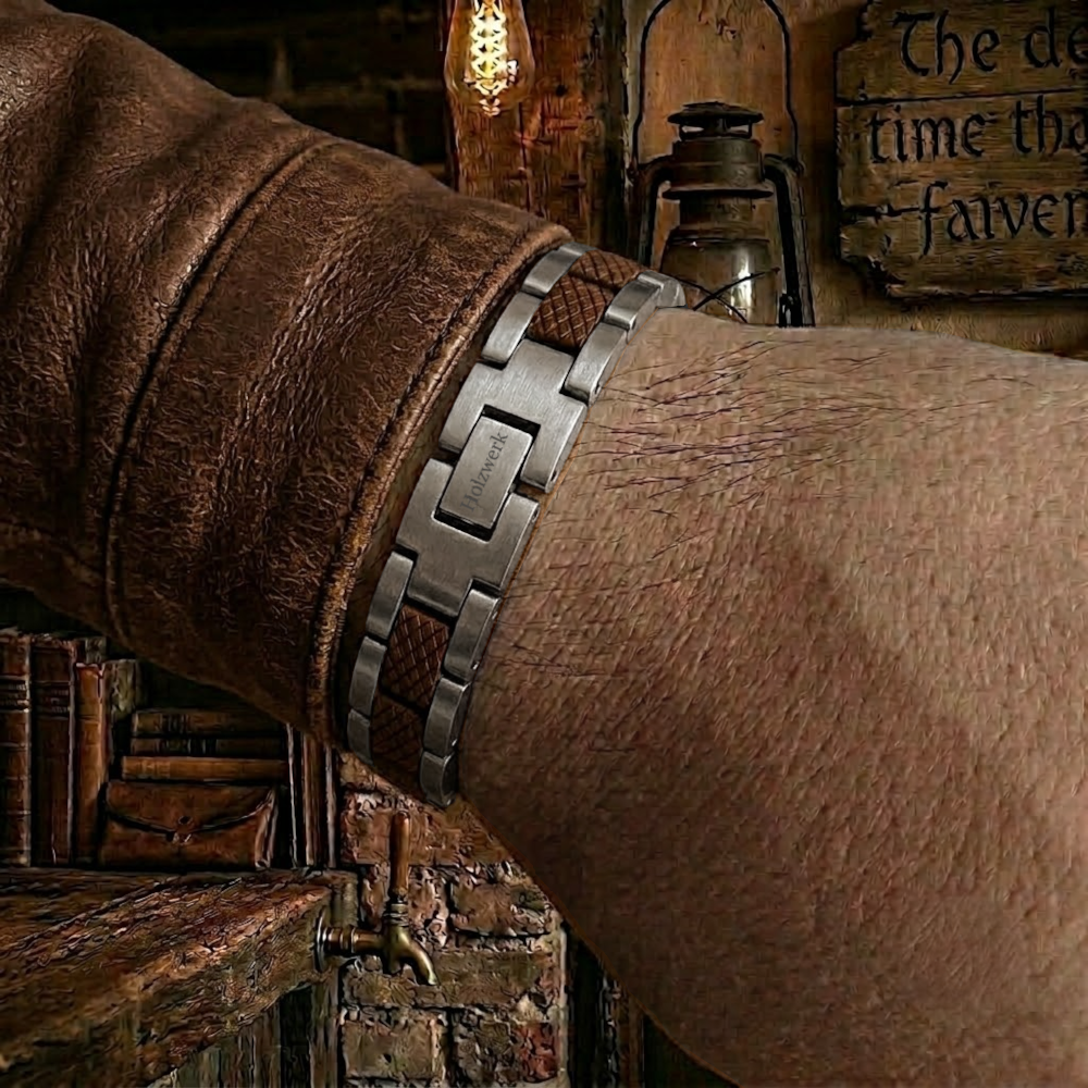 Holzwerk GORINSEE silber-braunes Magnet Armband aus Walnussholz und Edelstahl, am Handgelenk getragen