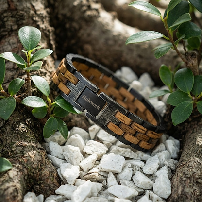 Holzwerk HALENSEE anthrazit-braunes Holz Armband aus Walnussholz und Edelstahl mit Gliederkonstruktion in Hlzumgebung