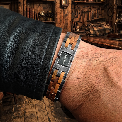 Holzwerk HALENSEE anthrazit-braunes Holz Armband aus Walnussholz und Edelstahl, am Handgelenk getragen