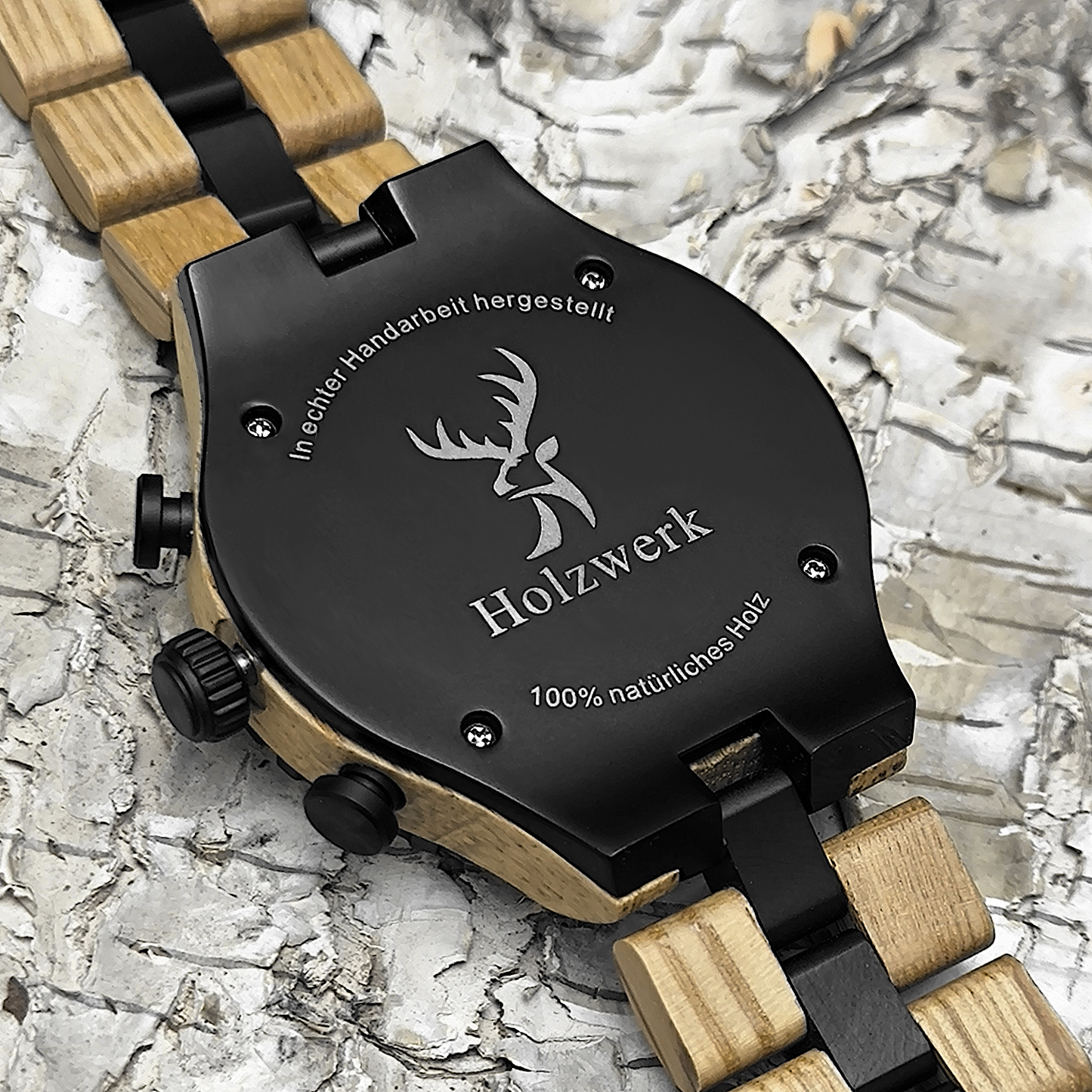Holzwerk HAMELN Chronographen-Uhr aus Oliven-Holz mit Chronographen, Detailansicht des Gehäusebodens mit Logo