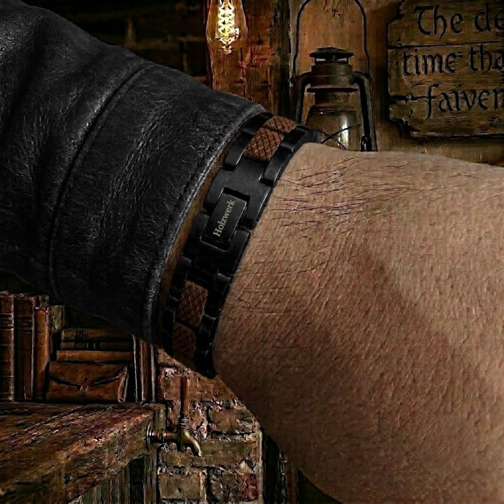 Holzwerk LANGESEE schwarz-braunes  Magnet Armband aus Walnussholz und Edelstahl am Handgelenk getragen