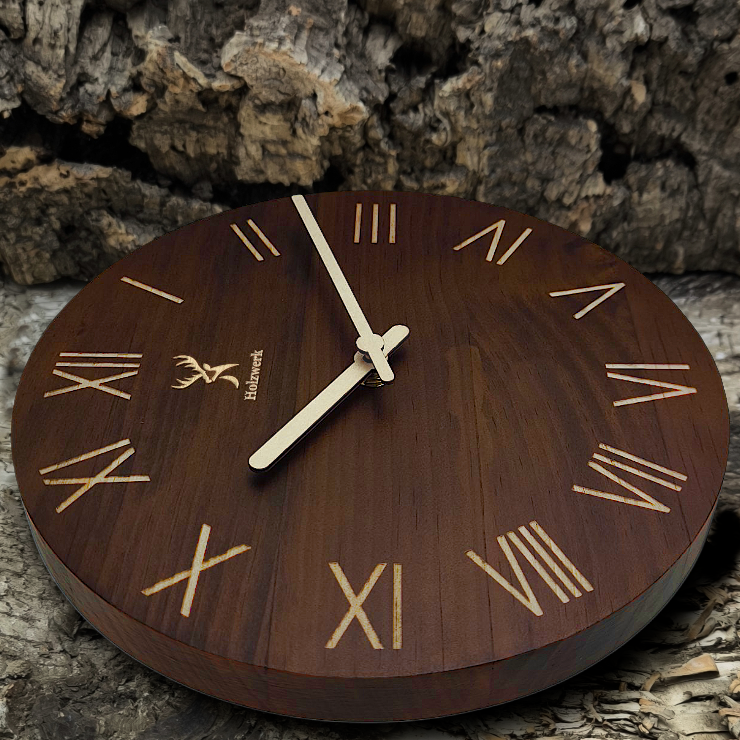 Holzwerk LAUENAU 40 cm robuste Vintage Holz-Quarz Wanduhr aus Massivholz mit römischen Ziffern Seitenansicht links