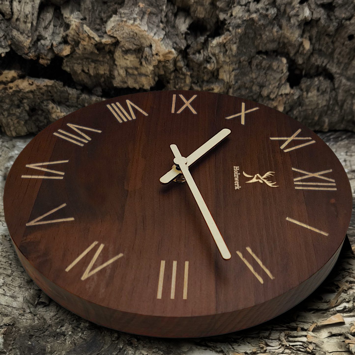 Holzwerk LAUENAU 40 cm robuste Vintage Holz-Quarz Wanduhr aus Massivholz mit römischen Ziffern Seitenansicht rechts
