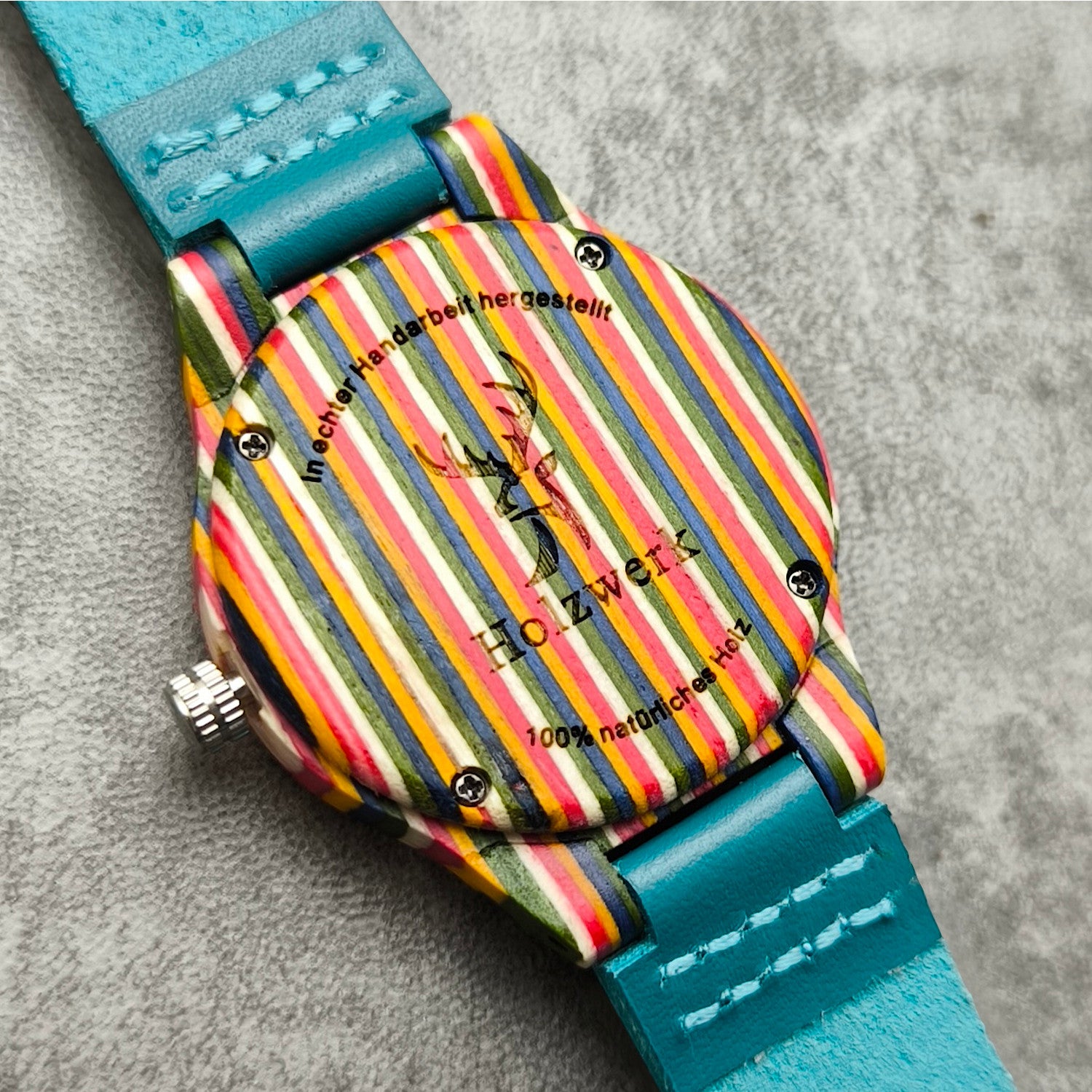 Holzwerk LINZ BLUE bunte kleine Regenbogen Damen und Kinder Armbanduhr, Holz & Leder Armband Uhr, LGBTQ Uhr, modische Holzuhr, türkis blau, Gehäuseboden