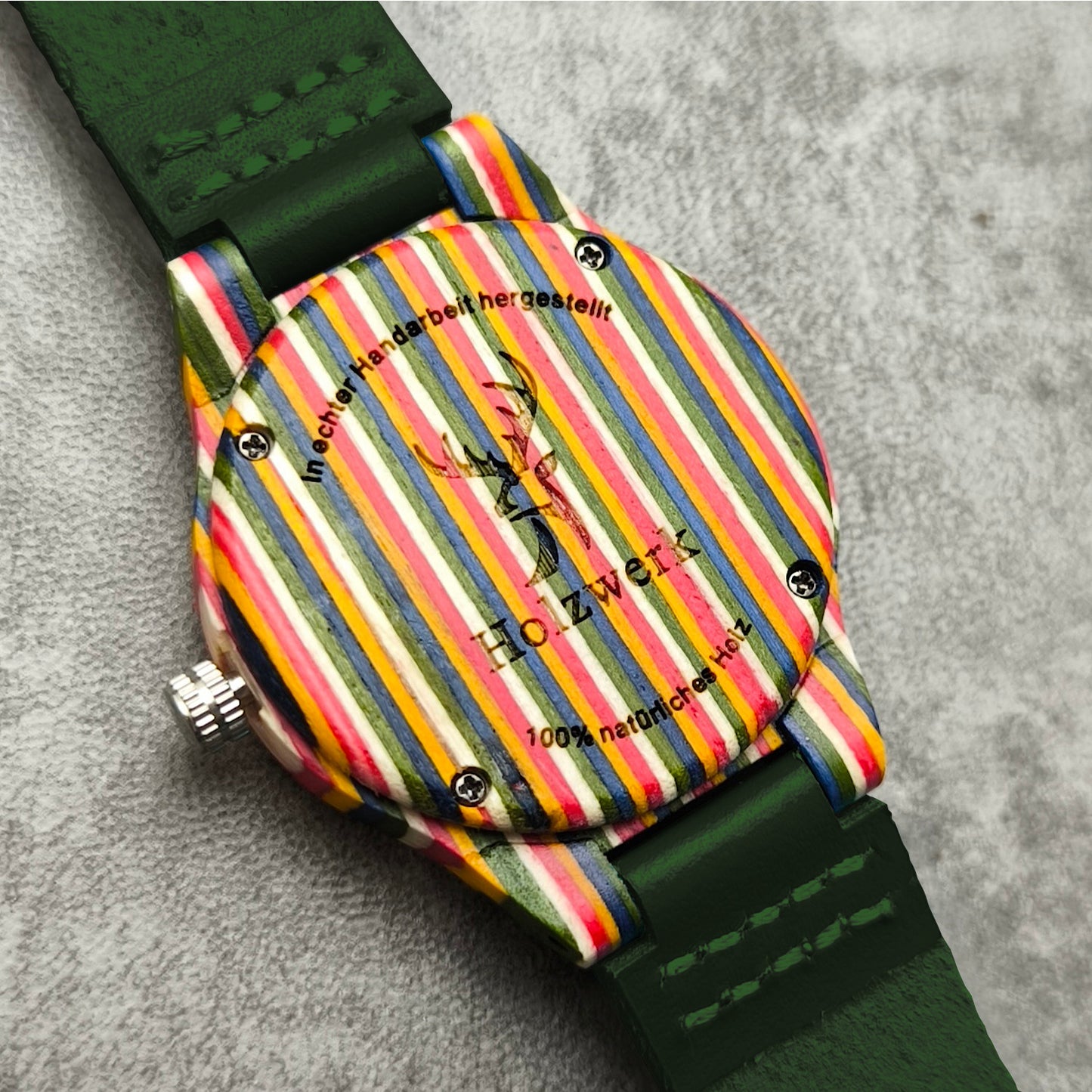 Holzwerk LINZ GREEN bunte kleine Regenbogen Damen und Kinder Armbanduhr, Holz & Leder Armband Uhr, LGBTQ Uhr, modische Holzuhr, dunkel grün, Gehäuseboden