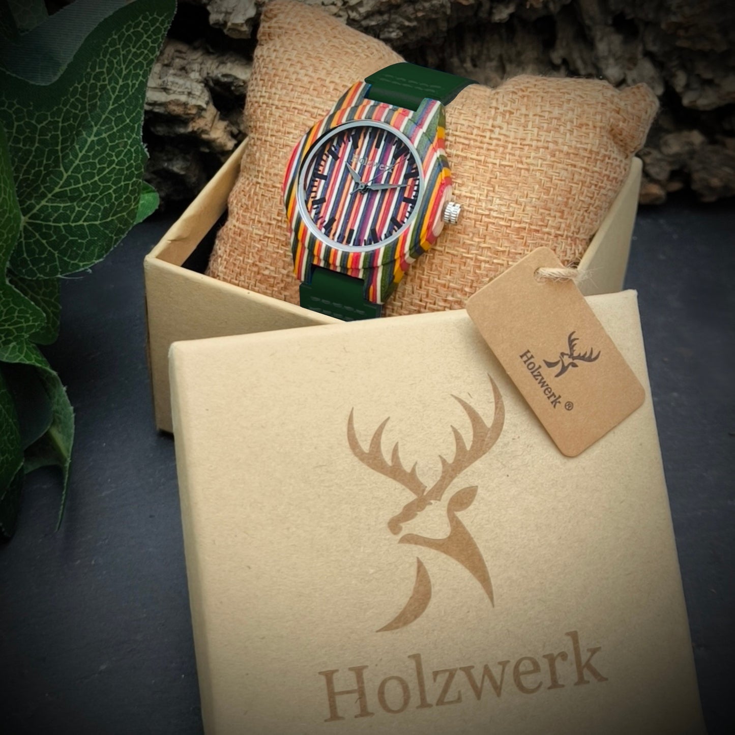 Holzwerk LINZ GREEN bunte kleine Regenbogen Damen und Kinder Armbanduhr, Holz & Leder Armband Uhr, LGBTQ Uhr, modische Holzuhr, dunkel grün, Uhrenbox