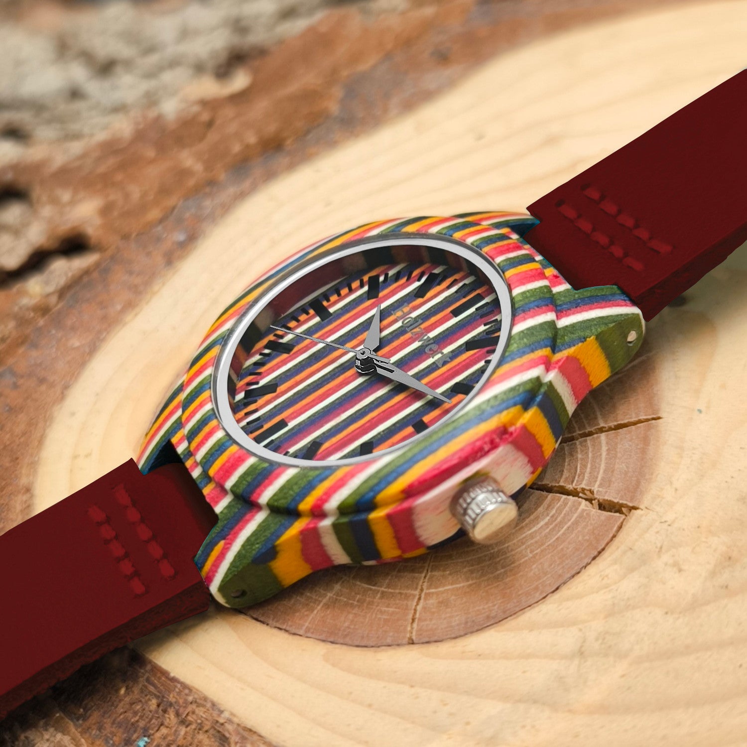 Holzwerk LINZ RED bunte kleine Regenbogen Damen und Kinder Armbanduhr, Holz & Leder Armband Uhr, LGBTQ Uhr, modische Holzuhr, dunkel rot, seitlich liegend