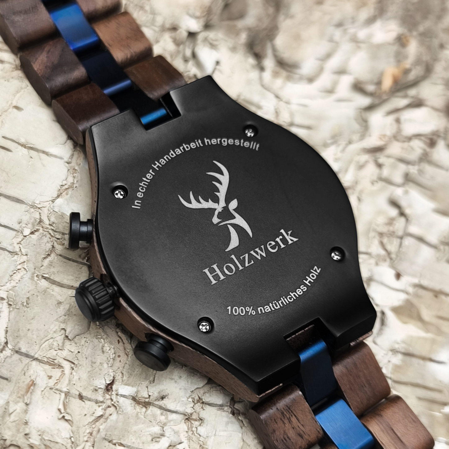 Holzwerk LOHMAR Chronographen-Uhr aus Walnuss-Holz mit Chronographen und Datumsanzeige, Detailansicht des Gehäusebodens