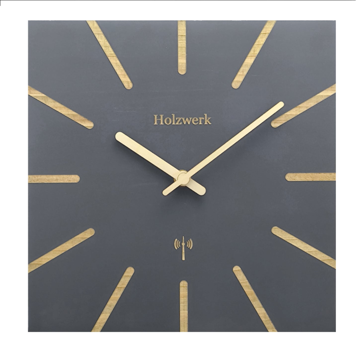 Holzwerk MAINBURG 25 cm Funk-Wanduhr aus grauem Vollholz mit beige-grauem Zifferblatt und Holzzeigern, Frontansicht