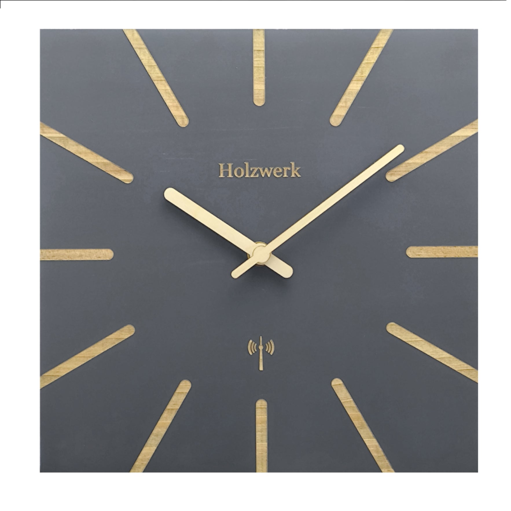 Holzwerk MAINBURG 25 cm Funk-Wanduhr aus grauem Vollholz mit beige-grauem Zifferblatt und Holzzeigern, Frontansicht