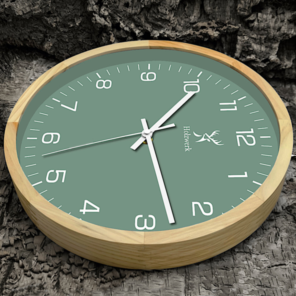 Holzwerk NAUMBURG 30 cm Wanduhr aus Vollholz mit grün-weißem Zifferblatt und modernem Design, Seitenansicht rechts