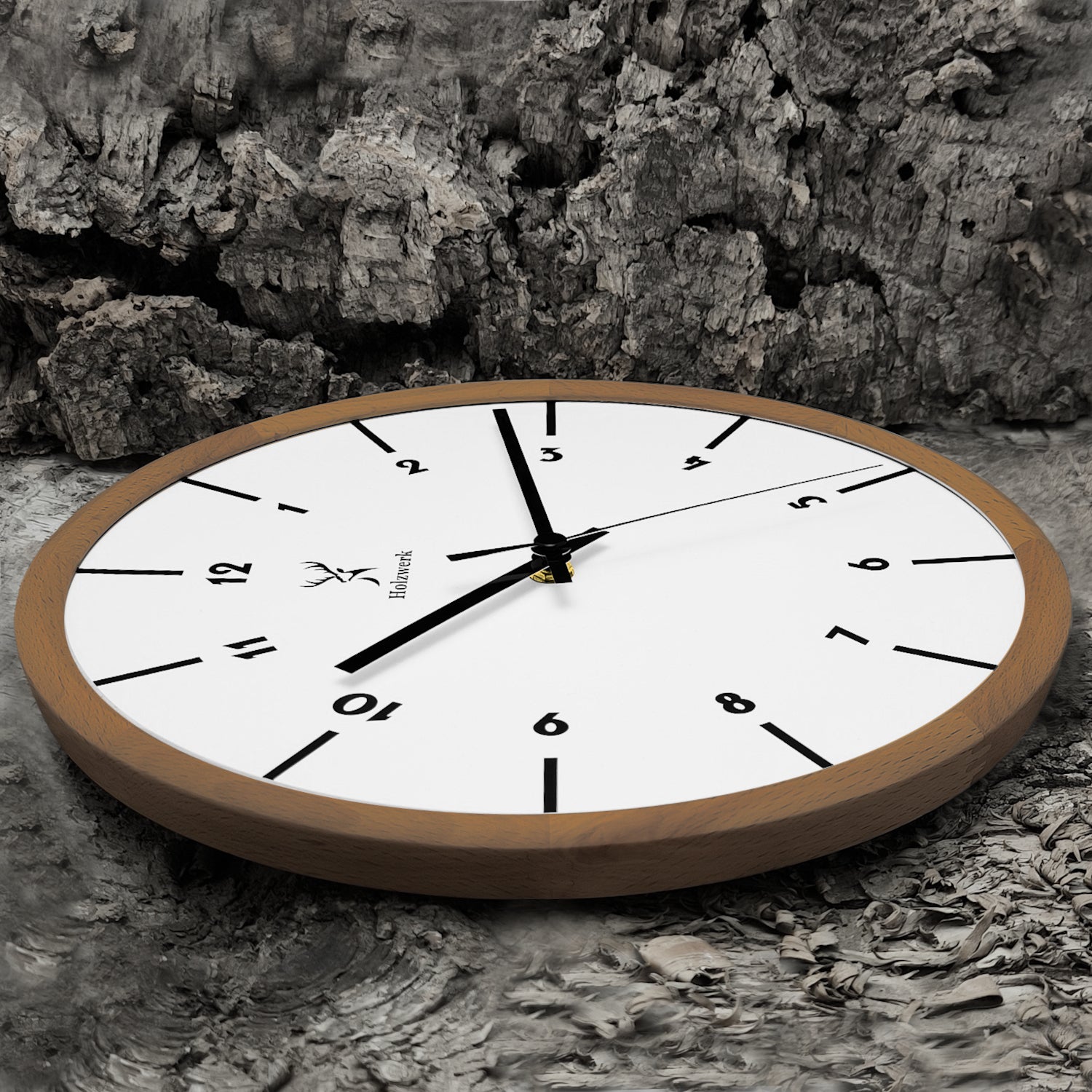 Holzwerk NÜRNBERG Holz Wanduhr groß, Wanduhr im skandinavischen Design, 32 cm Holz Quarz Wand-Uhr lautlos ohne Tick-Geräusche, braun, weiß, links liegend