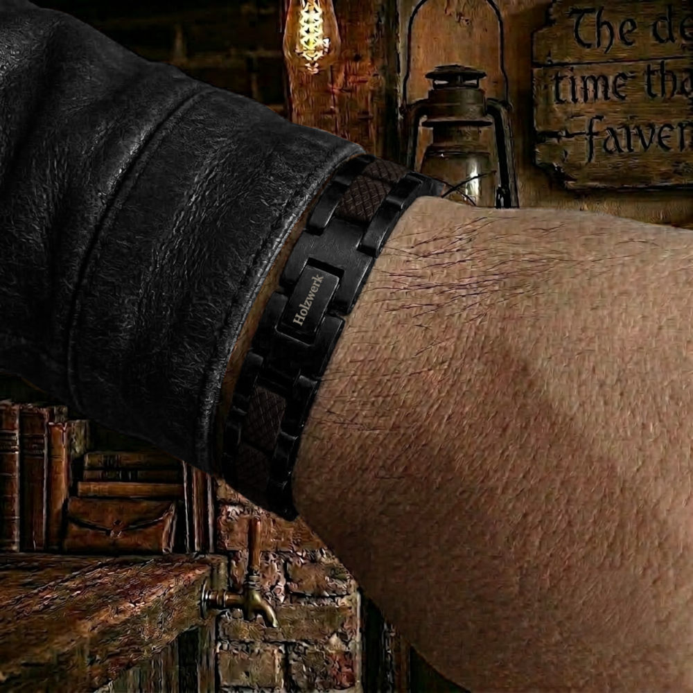 Holzwerk PARKSEE schwarzes Magnet Armband aus Ebonyholz und Edelstahl, am Handgelenk getragen