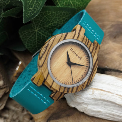 Holzwerk SINA BLUE Damenuhr aus Holz mit beigem Zifferblatt, blauem Lederarmband und analogem Quarzwerk, Seitenlage rechts