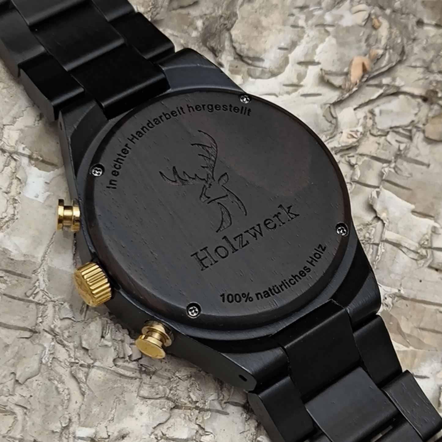 Holzwerk TORGAU Chronographen-Uhr aus Ebony-Holz mit Chronographen, Datumsanzeige und Detailaufnahme des Gehäusebodens