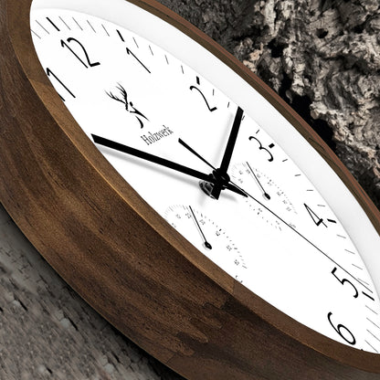 Schrägansicht der Holzwerk WEGBERG moderne Holz Quarz Wanduhr, 30 cm Durchmesser mit grau, weißem Ziffernblatt 