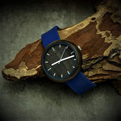 Holzwerk LAUBACH Damenuhr mit Holzgehäuse in Dunkelbraun sowie braunem Ziffernblatt und blauem Silikonarmband, Seitenlage links
